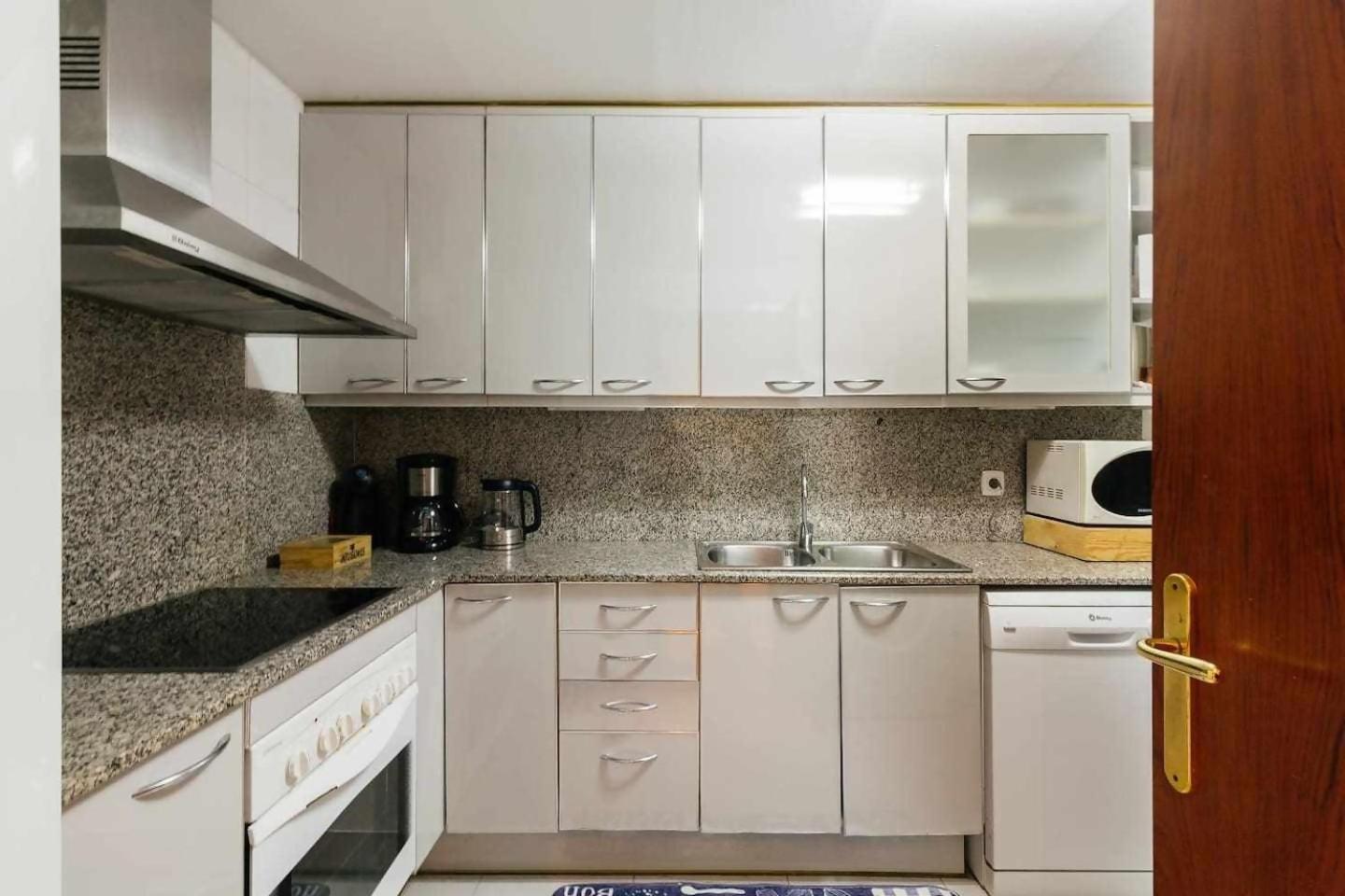 Comfortable 4 Rooms 2Bath W Balcony برشلونة المظهر الخارجي الصورة