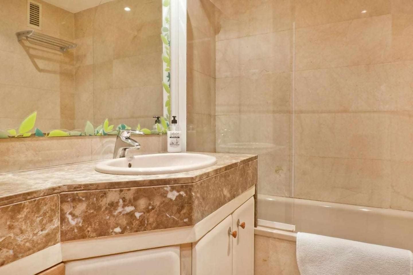 Comfortable 4 Rooms 2Bath W Balcony برشلونة المظهر الخارجي الصورة